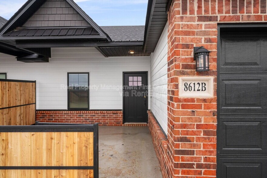 Building Photo - 8620 Cantera Dr