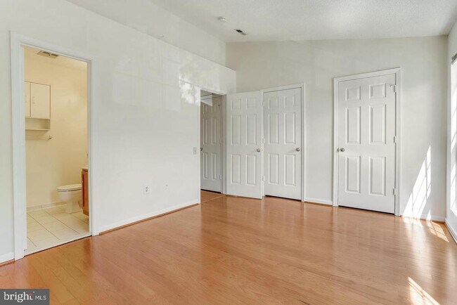 Building Photo - 7170 Westfield Ct