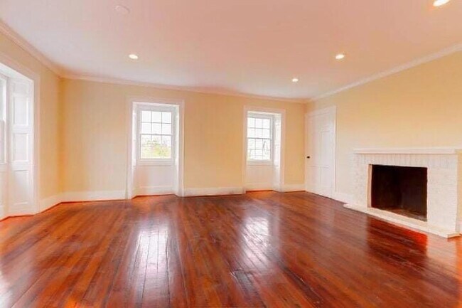 Building Photo - 65 Vanderhorst St