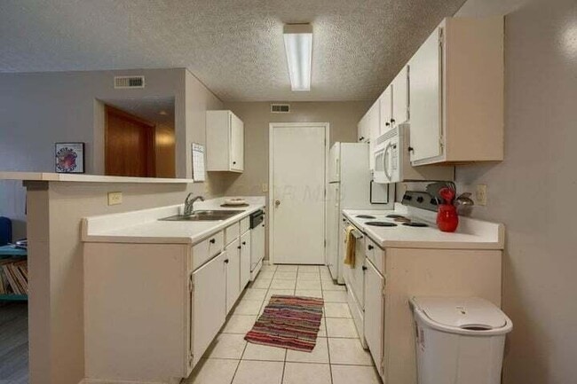 Building Photo - 5484 Cedar Springs