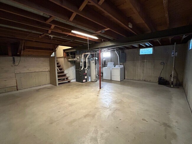 Building Photo - Immediate Occupancy