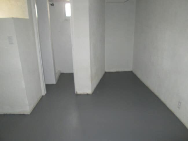 Building Photo - Off the beaten path