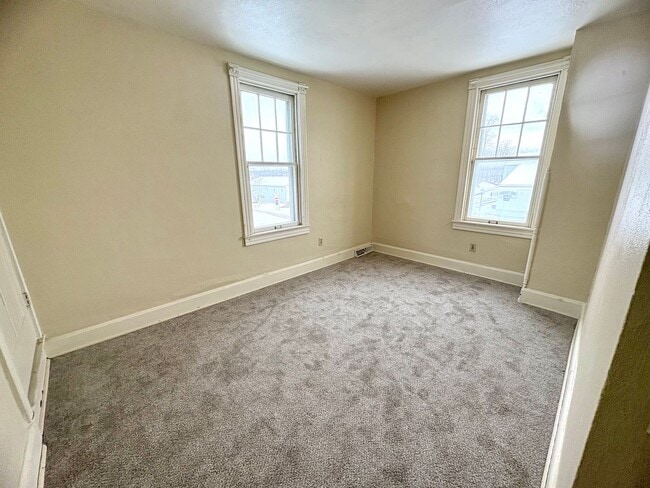 Building Photo - 3 Bedroom 1.5 Bathroom in Elizabethtown!