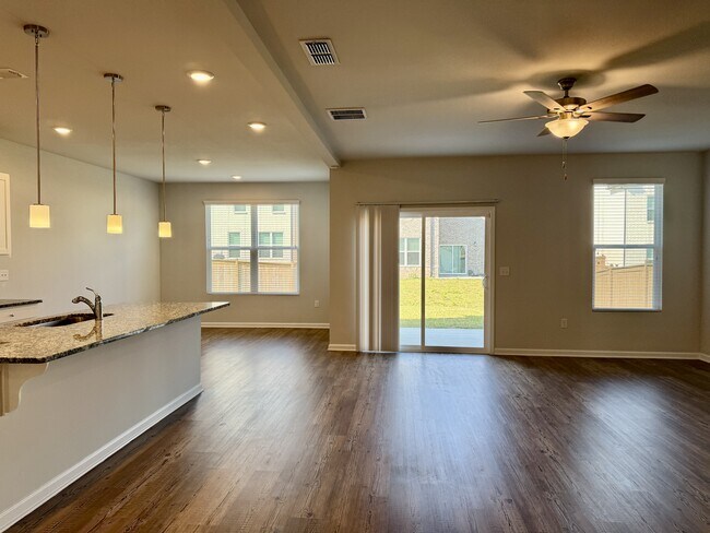 Building Photo - 2090 Ecoland Dr