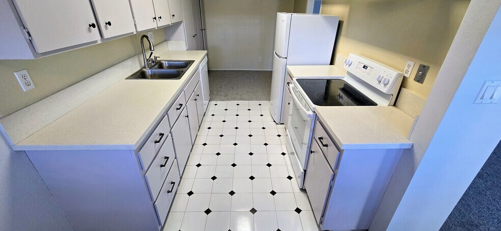 Building Photo - 277 Pleasant St