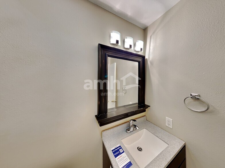 Building Photo - 10711 N Shaenridge