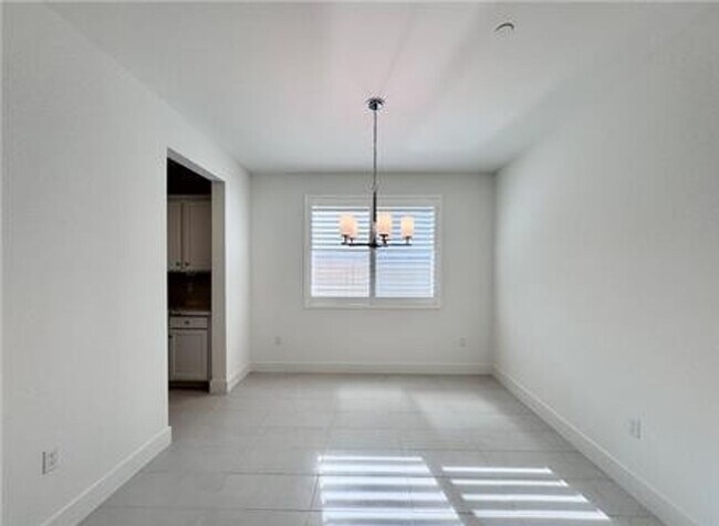 Building Photo - Stunning and Spacious 6BR 5BA Home w/ Solar Panels + Quartz Counter + Fenced Yard + 2 Car Garage ...