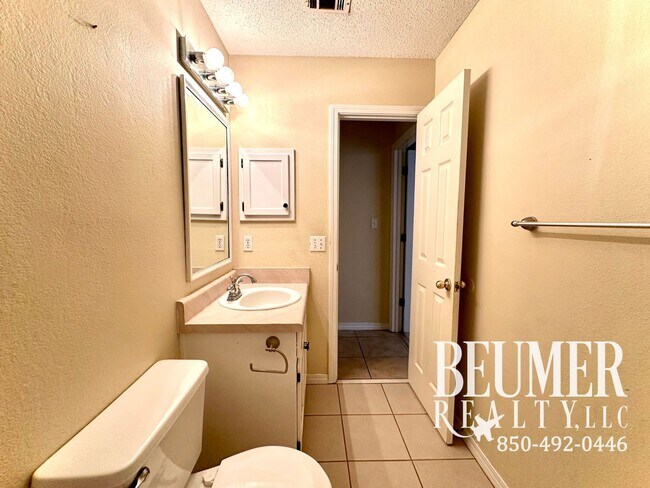 Building Photo - Beautiful 3Bed/2Bath Home Close to Correy ...