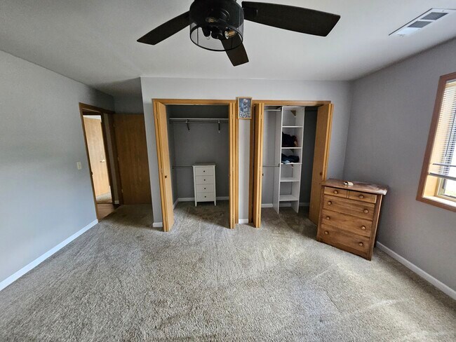 Master Bedroom - 956 Roseland Dr