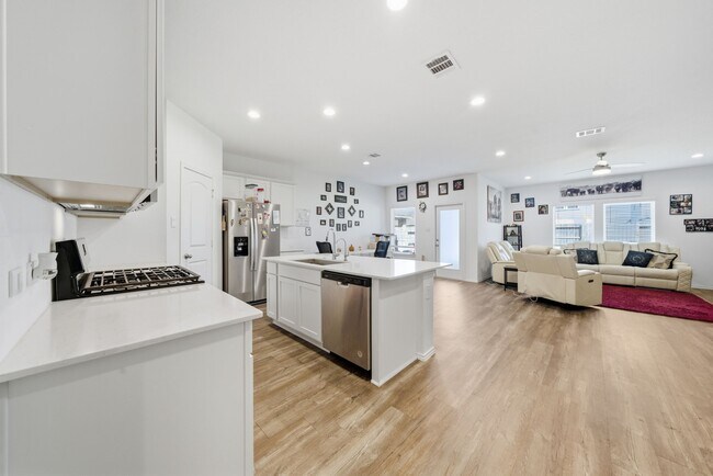 Building Photo - 4909 Hera Holw Dr