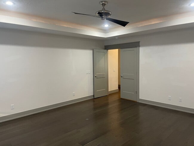 Building Photo - All Brick, 3 bedrooms AND 3 car garage