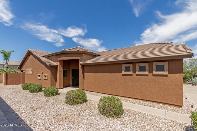 Building Photo - 2560 W Canyon Way