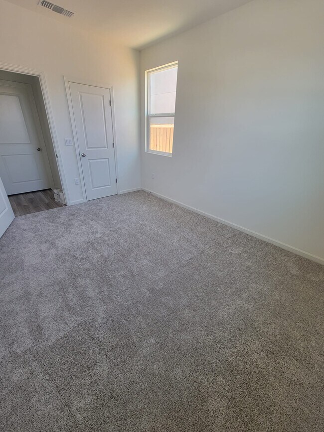 Building Photo - 2452 Calabria St