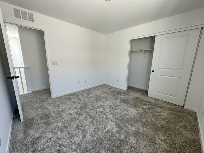 Building Photo - 878 Benning St