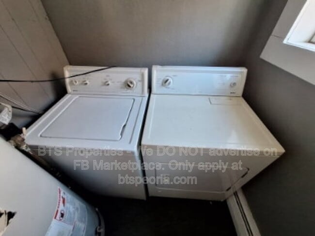 Building Photo - 114 S Cedar St