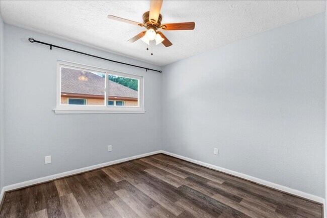 Building Photo - 3319 Meadowcreek Dr