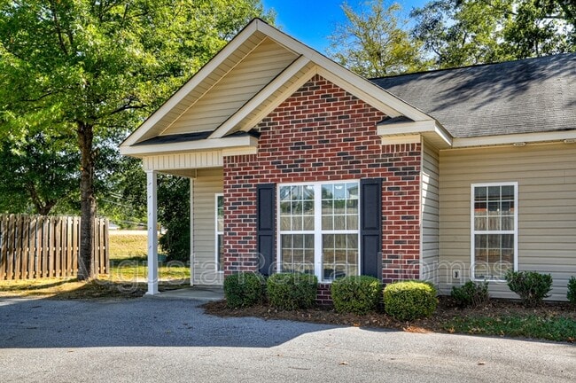 Primary Photo - 2820 Old Riah Rd