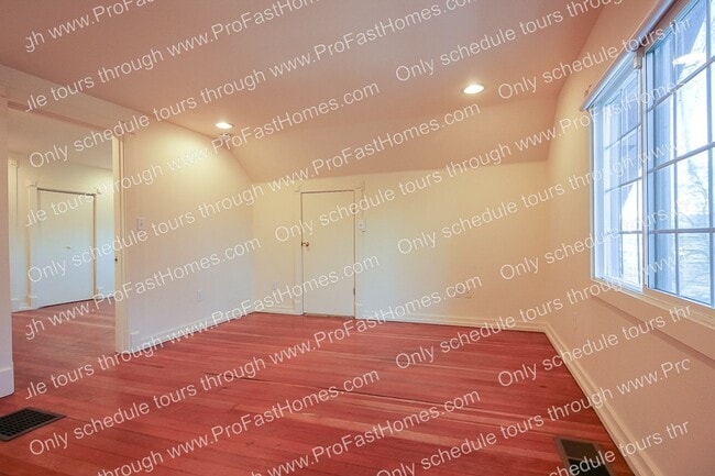 Building Photo - 3232 N Michigan Ave