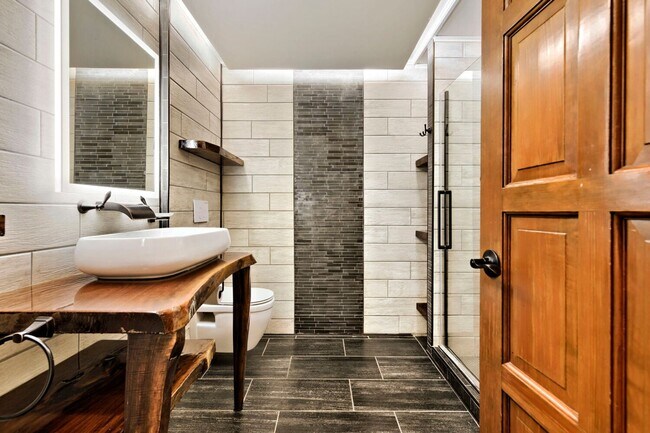 Building Photo - Outstanding Heritage Greens residence that features a spacious and airy layout that blends tradit...