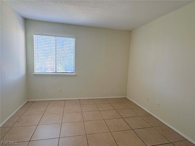 Building Photo - 2845 Winkler Ave