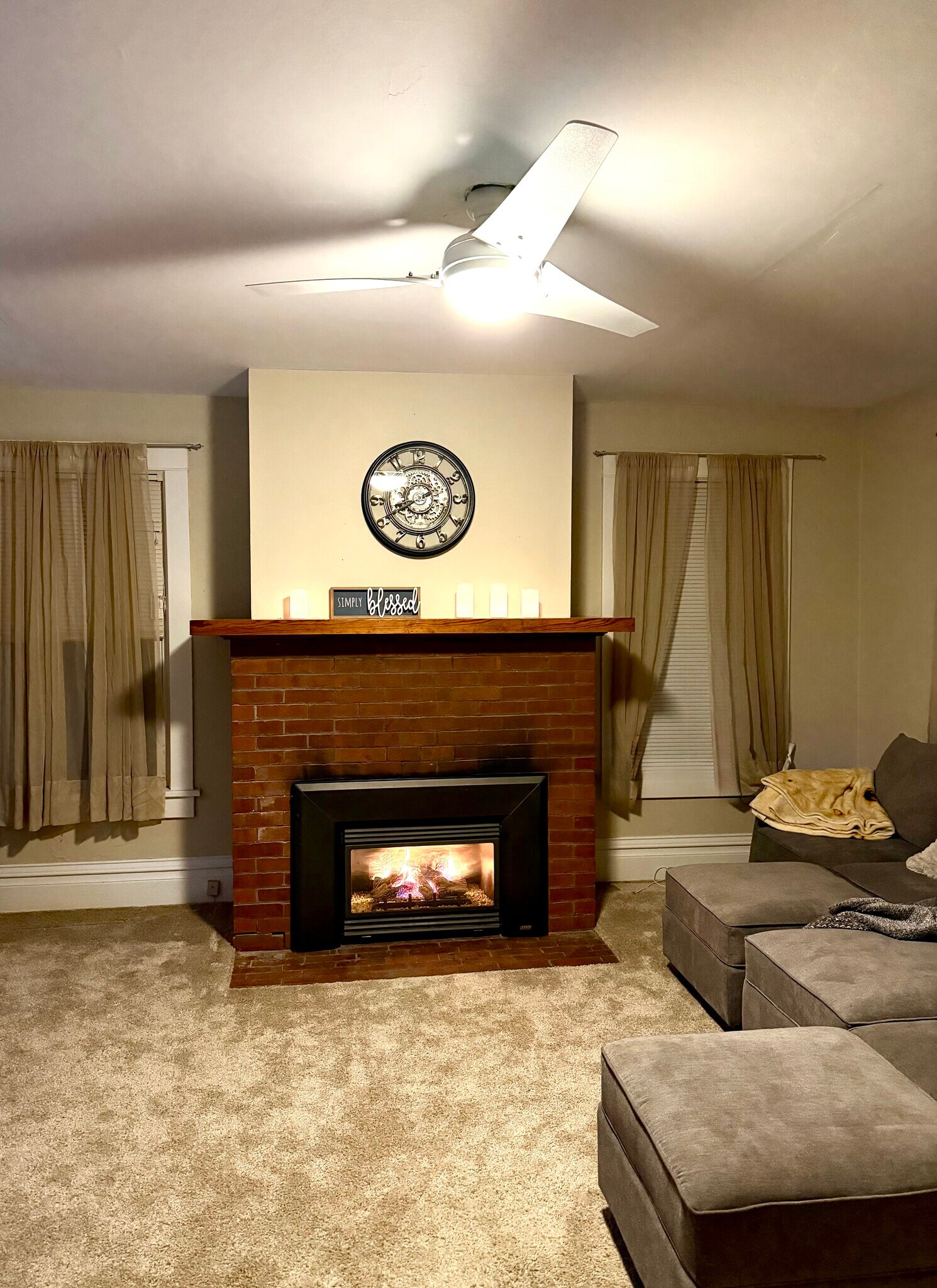 Building Photo - 323 S Janesville St