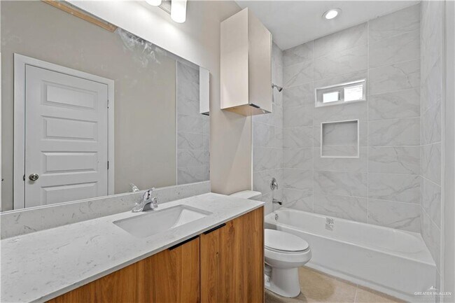 Building Photo - 12 Campeche Dr