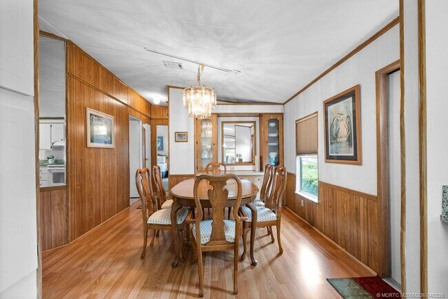 Building Photo - 7894 SE Saratoga Dr