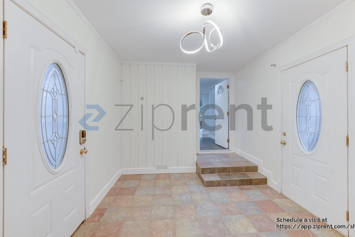 Building Photo - 380 Mt Defiance Cir SW