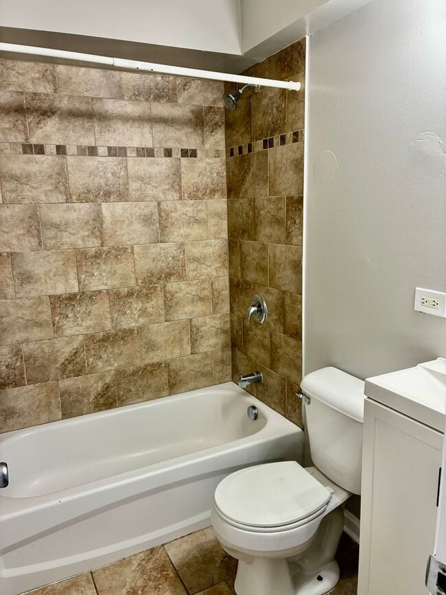 Building Photo - Gorgeous 3bed 2bath Single family house