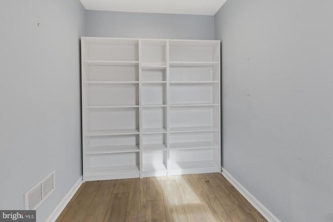 Building Photo - 2124 Sigel St