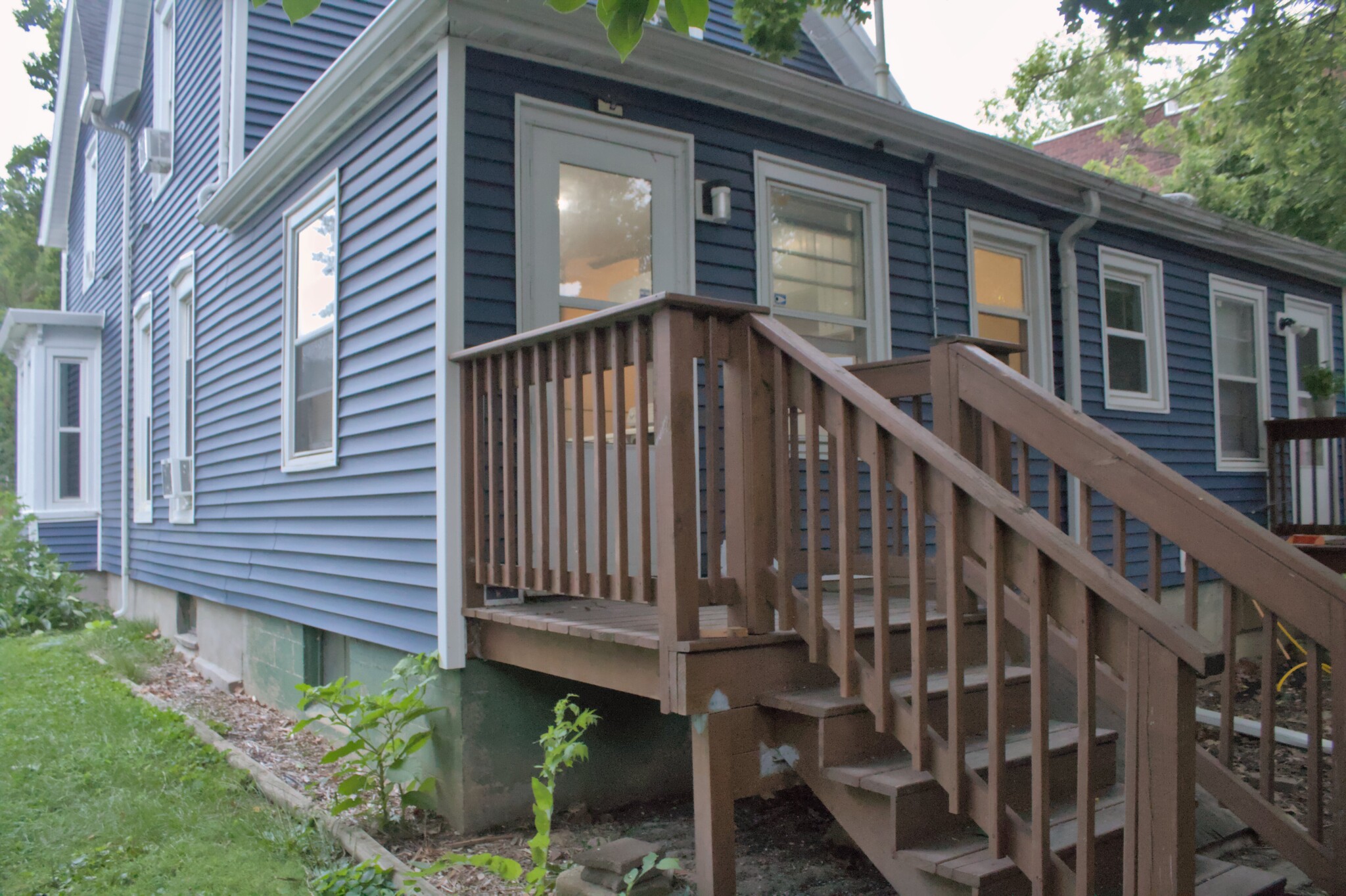 Building Photo - 304 W Columbia Ave