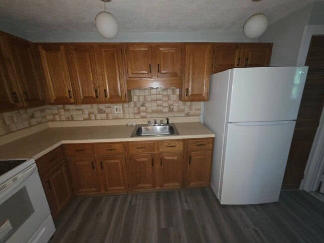 Building Photo - Charming 3 Bedroom Apartment in Millbrook,...