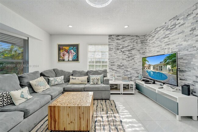 Building Photo - 218 SE 4th St