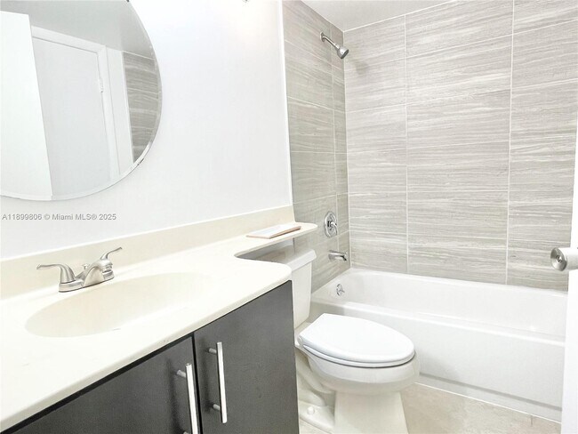 Building Photo - 9420 SW 140th Ct