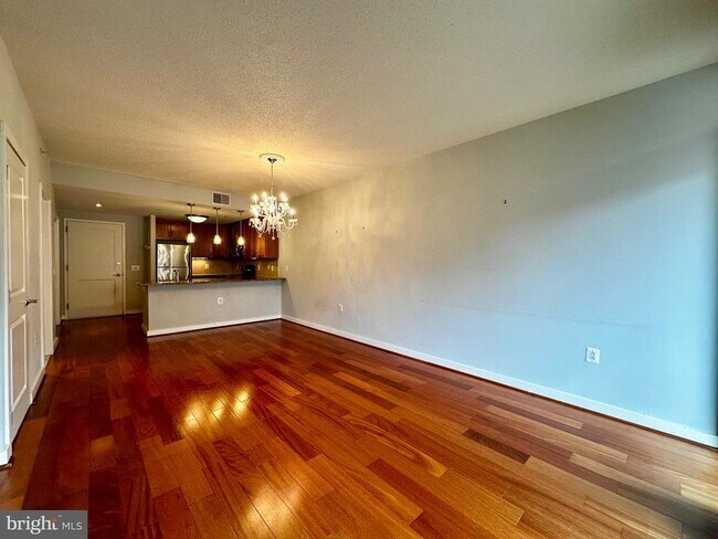 Building Photo - 888 N Quincy St