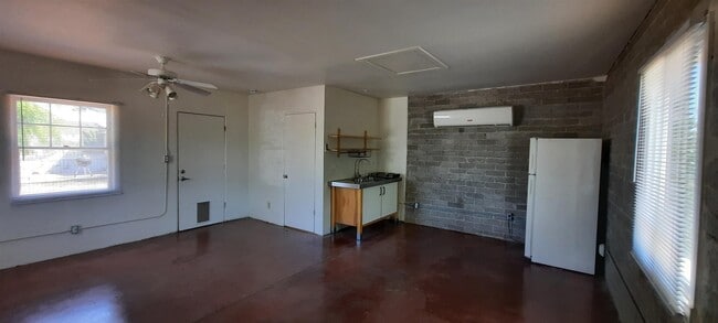 Building Photo - 1401 E Hubbell St