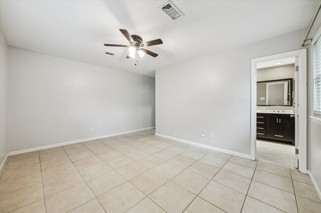 Building Photo - 10522 Barwood Dr