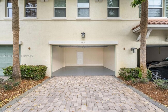 Building Photo - 4025 Cascada Cir