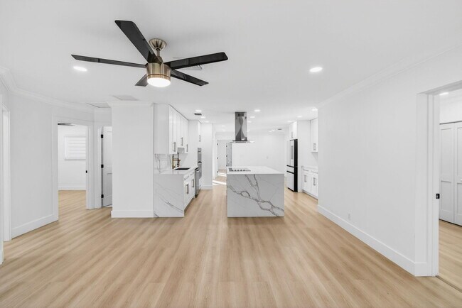 Building Photo - 360 SW 2nd St