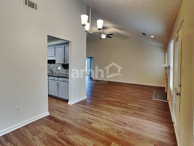 Building Photo - 643 Bartow Dr