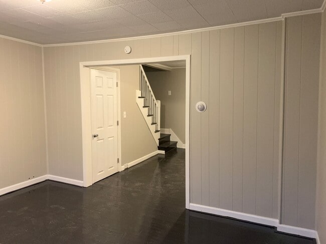 Building Photo - Newly Renovated 2 Bedroom with a walk-through Home in Carlisle