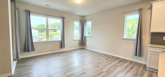 Building Photo - 904 Kinsey Aly