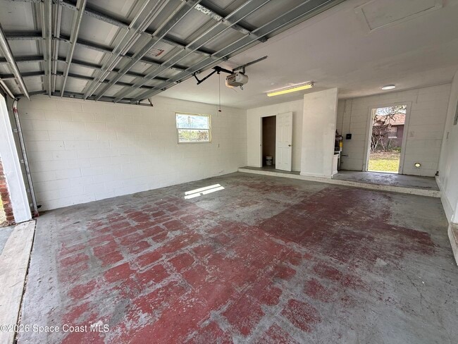 Building Photo - 1295 Country Club Blvd