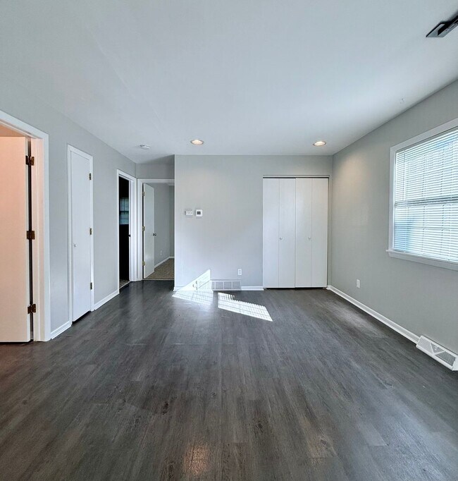 Building Photo - 276 Fairway Ct