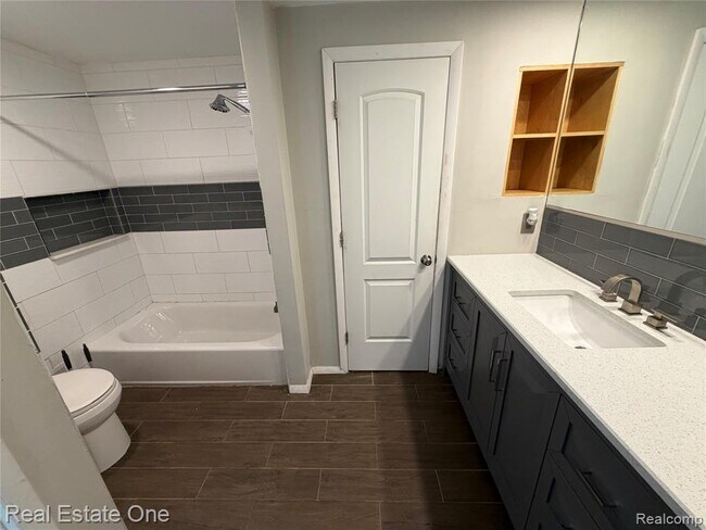 Building Photo - 29828 CITY CENTER # 1 Dr