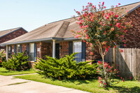 Building Photo - 2311 Pheasant Ln