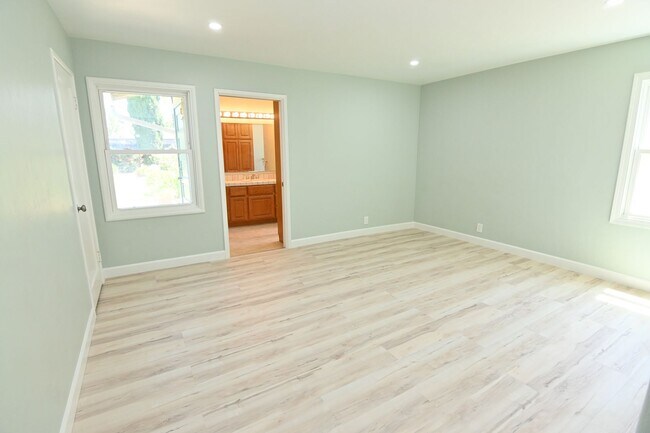 Building Photo - 116 Pleasant Ridge Ave