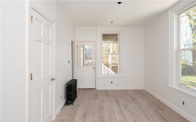 Building Photo - 8 Pleasant St