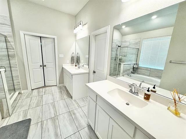 Building Photo - 809 Uplands Dr