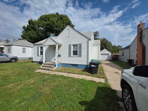 Building Photo - 2732 Sharon Dr